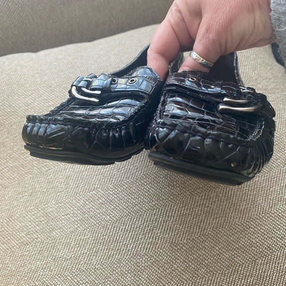 Stuart Weitzman Patent Leather Driving Loafer. Croc Embossed w/Buckle. Sz 9M - Picture 4 of 9